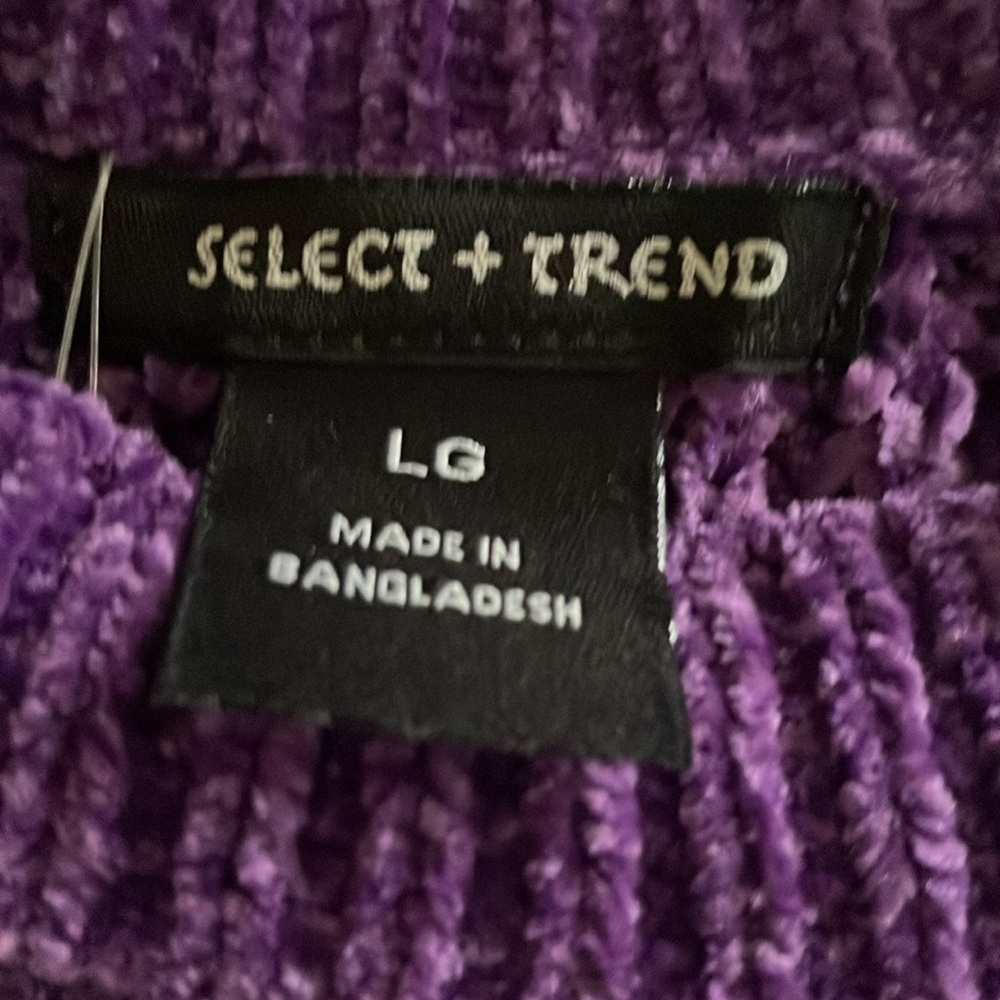 Select Trend  Sweater with ‘Distressed’ Back - Picture 7 of 10